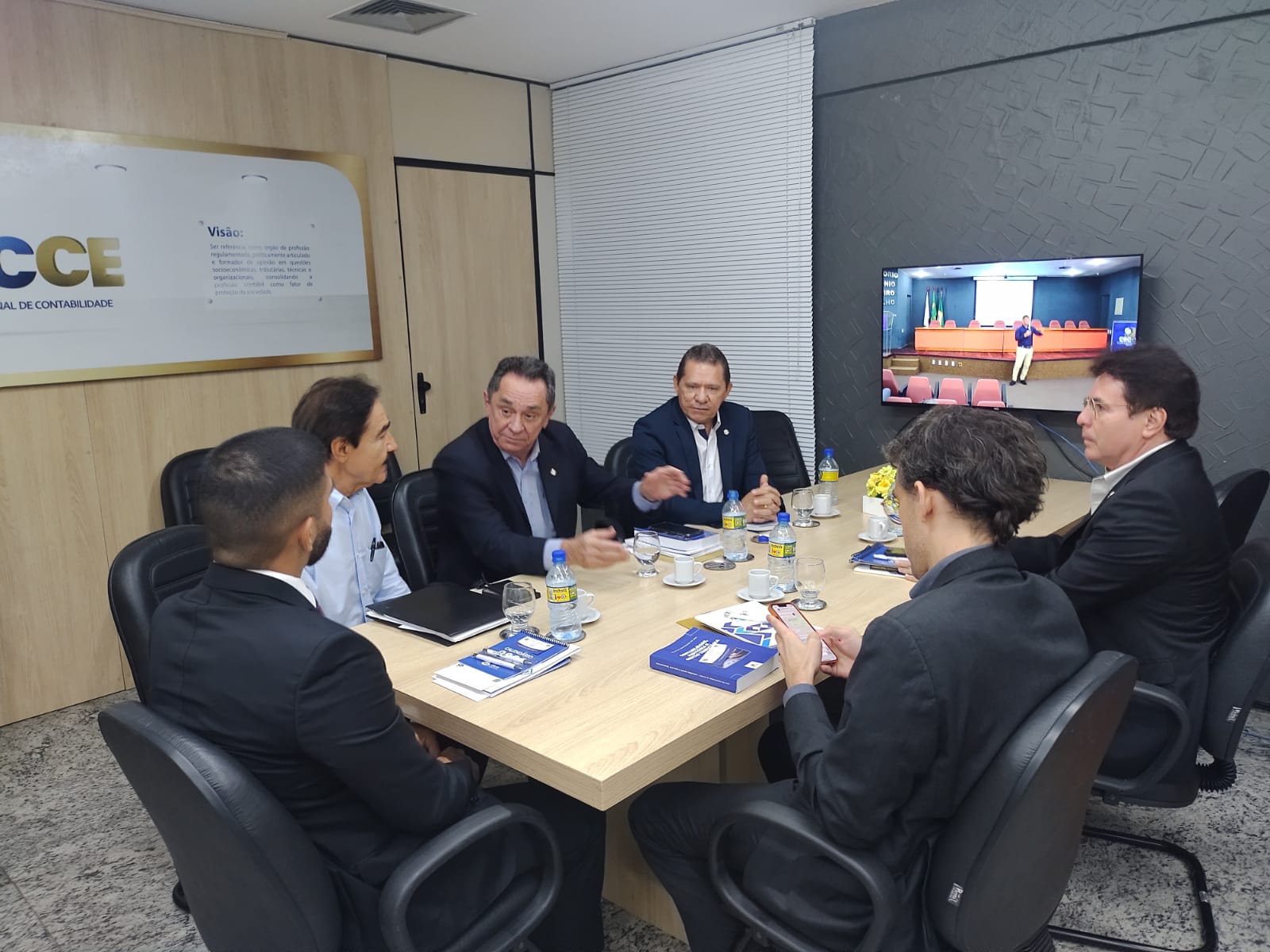 Representantes dos administradores, contadores e economista se reúnem em prol das categorias